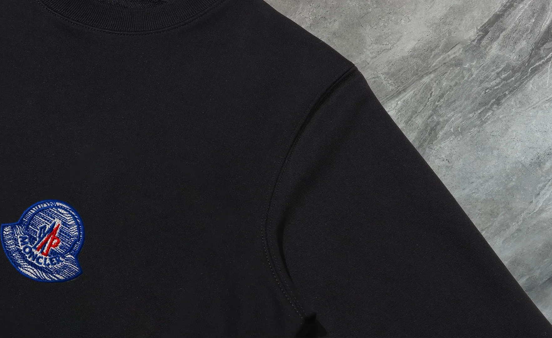 【 In Stock】 〖 𝐌𝐎𝐍𝐂𝐋𝐄𝐑~ 〗 440g ， 😎 ， ， Factory 2025 T ， ， Premium LOGO， Same Style ：Black White Size：S M L XL 2XL